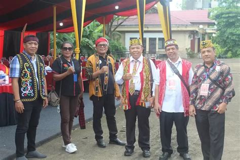 Baju Adat Anak Laki-Laki: Mengenal Keindahan Warisan Budaya Sejak Dini