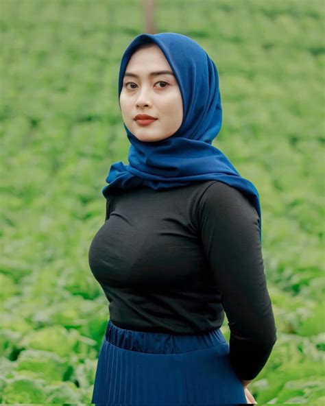 Cewek Baju Ketat: Antara Gaya, Persepsi, dan Kontroversi