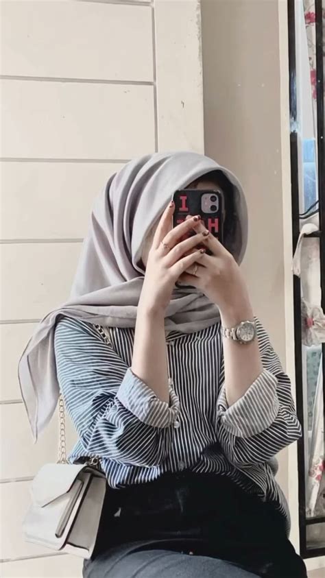 Kaos Lengan Panjang: Gaya Klasik yang Tak Lekang Waktu
