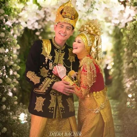 Memahami Keanggunan Baju Adat Padang Cowok: Simbol Identitas dan Warisan Budaya