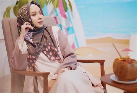 Memikat dengan Elegansi: Panduan Lengkap Memilih Jilbab Warna Coksu yang Tepat