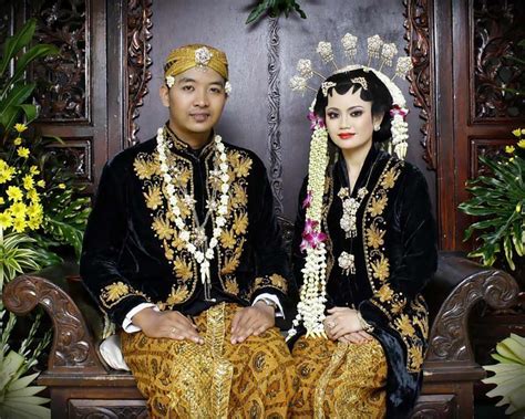 Mengenal Lebih Dekat Pakaian Adat Jawa Timur: Keindahan dan Filosofi