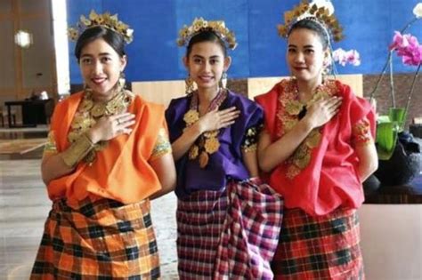 Pesona Keanggunan Pakaian Adat Sulawesi Selatan: Warisan Budaya yang Tak Lekang Waktu