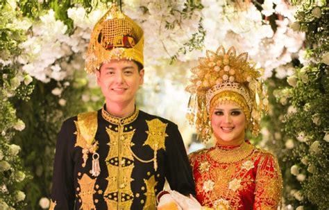Pesona Pakaian Adat Aceh: Simbol Keindahan dan Kebudayaan